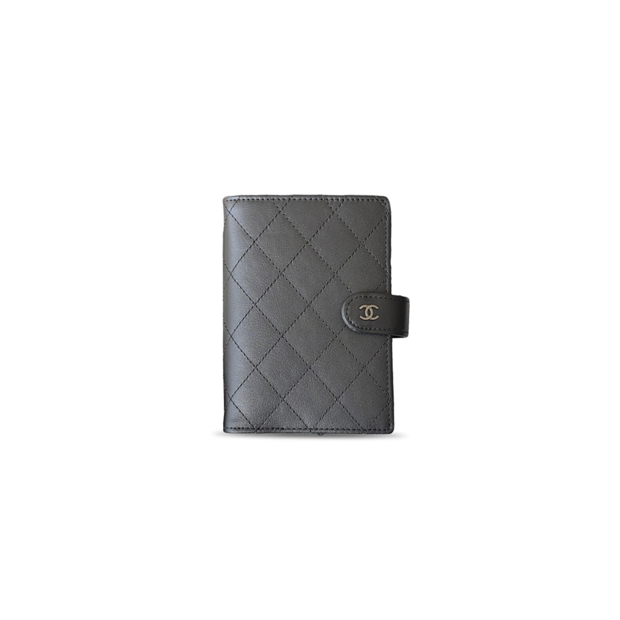 CHANEL MASTER QUILTED PASSPORT HOLDER A96066 (15*10*3cm) 